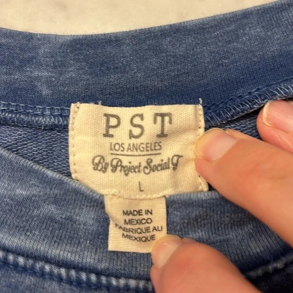 Project Social T Cropped Leopard Sweatshirt in Blue, size L - Picture 6 of 8